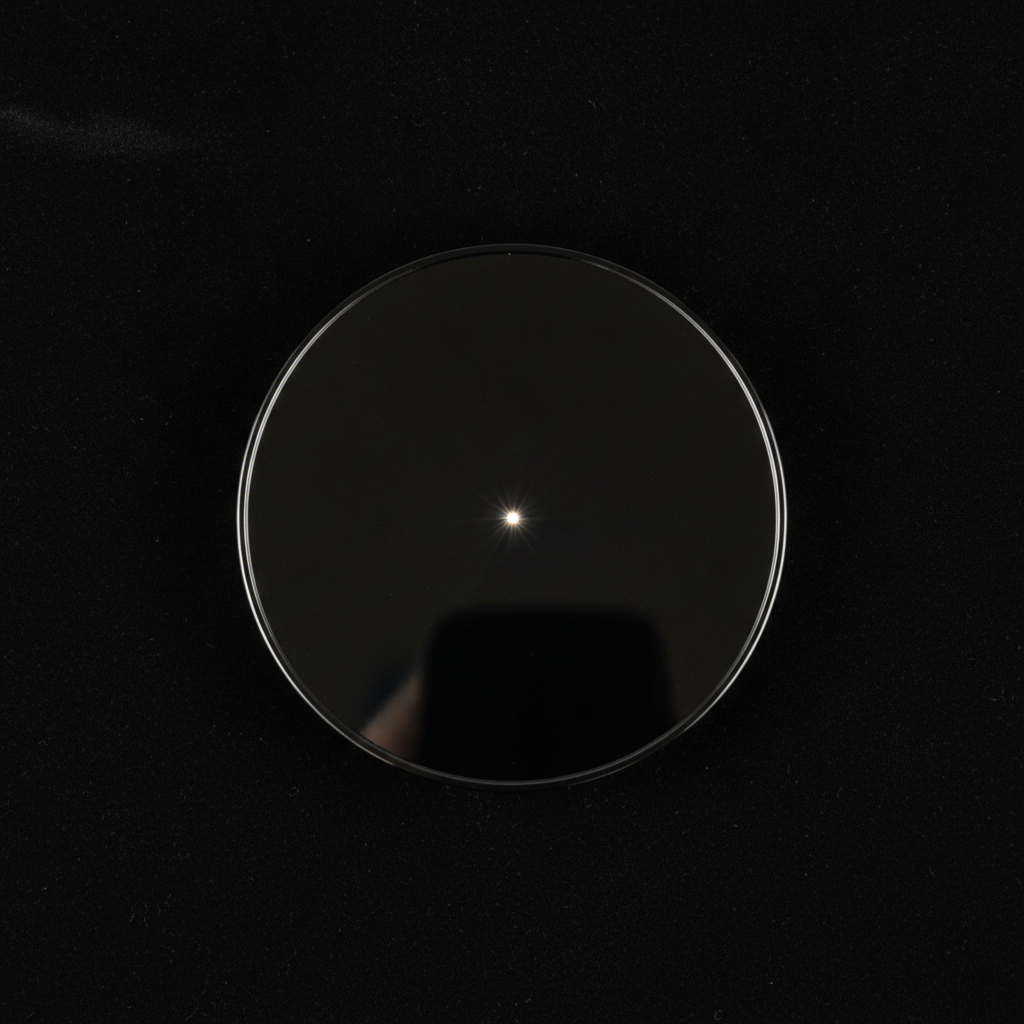 Représentation graphique stylisée d'un alignement stellaire dans un ciel nocturne profond